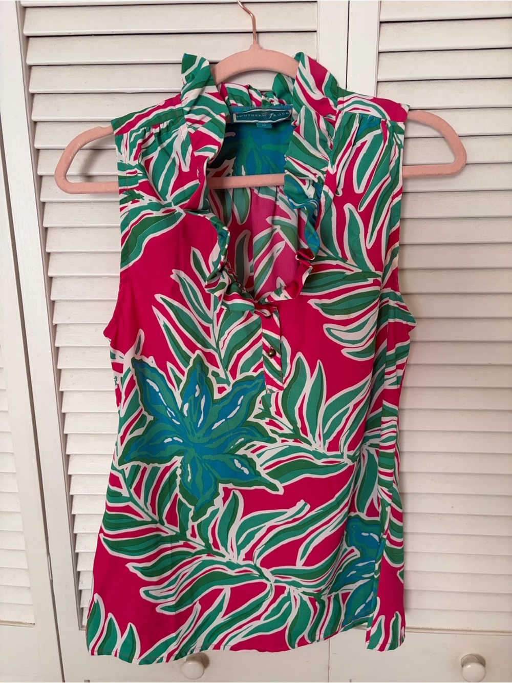Southern Frock Ruffle V-Neck Top size medium